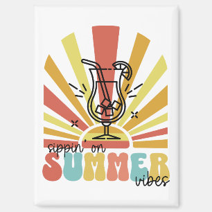 Imán Bebiendo Vibraciones de Verano, Sol Retro, Vaso de
