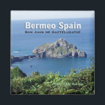 Imán Bermeo España Gaztelugatxe Travel Souvenir Magnet<br><div class="desc">Este imán retrata la isla de San Juan de Gaztelugatxe en Bermeo,  España. Sugerencia: Añade una fecha para mantener una crónica imán de tus viajes.</div>