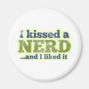 Imán Besé un Nerd y me gustó