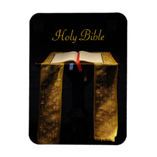 Imán Biblia en la iglesia