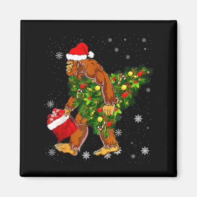 Imán Bigfoot Carrying Christmas Tree Sasquatch Believer (Frente)