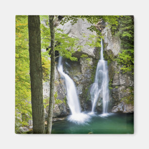 Imán Bish Bash cae en el Parque Estatal Bish Bash Falls