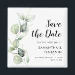 Imán Boda botánica con guión de color de agua Guardar l<br><div class="desc">Cute Botanical Watercolor Eucalyptus Wedding salva el imán de fecha que hace un conservador perfecto para tus invitados y será apreciado por años. Reemplace fácilmente los nombres,  la invitación,  la fecha y el lugar para crear un único tipo,  salvo el anuncio de la fecha</div>