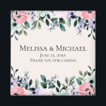 Imán Boda de borde floral de color rosa y púrpura<br><div class="desc">Un imán de favores matrimoniales con un diseño floral de bonito hecho con acuarelas. Flores de jardín rosas,  violetas y verdes.</div>