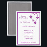 Imán Boda de diseño cardíaco de mariposas moradas<br><div class="desc">La boda ahorra la fecha imán diseño de corazón mariposa. Personalizar esta boda morada ahorra el imán de cita con los detalles de su boda. Si necesita ayuda para personalizar, póngase en contacto con nosotros a través del enlace de esta página. Mariposa morado y diseño cardiaco boda personalizada ahorra el...</div>