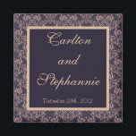 Imán Boda de encaje de Damasco Púrpura<br><div class="desc">Los imanes de 2"x2" Personalizados cuadrados están impresos en colores vivos y de alta calidad. Perfecto para invitaciones de bebé, recordatorios para guardar la fecha, regalos para la familia y amigos, o incluso grandes anuncios promocionales para cualquier negocio. Póngalos en su refrigerador, en su archivador, en su lavavajillas o en...</div>