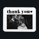 Imán Boda de fotografía de la tipografía retro negra gr<br><div class="desc">Celebra tu amor y muestra gratitud con nuestro boda de fotos de personalizable ¡gracias imán! Este toque único es perfecto para recordarle a sus seres queridos su día especial mientras expresa su sincero agradecimiento de una manera memorable. Presenta una tipografía audaz retro y un overlay cardíaco. Personalízalo añadiendo los detalles...</div>