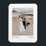 Imán Boda de fotografía Minimalista moderna y negra gra<br><div class="desc">Celebra tu amor y muestra gratitud con nuestro boda de fotos de personalizable ¡gracias imán! Este toque único es perfecto para recordarle a sus seres queridos su día especial mientras expresa su sincero agradecimiento de una manera memorable. Presenta una tipografía minimalista negra con acento cardíaco. Personalízalo añadiendo los detalles de...</div>