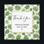 Imán Boda de patrón de hojas tropicales verdes de diseñ<br><div class="desc">Gracias imán con un patrón de bonito compuesto de hojas tropicales verdes. Diseño exótico y elegante. Un cuadrado blanco con un falso borde de Relieve metalizado dorado sobre la parte superior con tu texto dentro.</div>