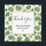 Imán Boda de patrón de hojas tropicales verdes de diseñ<br><div class="desc">Gracias imán con un patrón de bonito compuesto de hojas tropicales verdes. Diseño exótico y elegante. Un cuadrado blanco con un falso borde de Relieve metalizado dorado sobre la parte superior con tu texto dentro.</div>