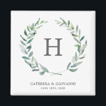 Imán Boda de Wreath monograma de vegetación rústica<br><div class="desc">Magnate de bodas rústico y elegante con tu monograma dentro de una coloración verde de color agua sobre un fondo blanco. Un diseño botánico moderno perfecto para un boda de verano. Estos imanes de personalizado monograma hacen grandes favores matrimoniales que sus invitados querrán mantener.</div>