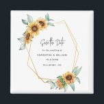 Imán Boda Floral De Girasol Eucalyptus Ahorra La Fecha<br><div class="desc">Planee su boda perfecto esta temporada con nuestro brillante tema de girasoles, salve las tarjetas de cita. Con flor de girasol y marco geométrico con efecto oro, esta tarjeta se puede personalizar fácilmente para tu ocasión especial como una ducha nupcial, fiesta de compromiso, fiesta de cumpleaños, aniversarios, reuniones familiares y...</div>
