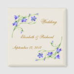 Imán Boda. Flores azules Magnet<br><div class="desc">Flores azules estilizadas en una luz suave. Personalizable completo. Puede reorganizar la posición y el tamaño de algunas imágenes. También puede cambiar el tipo de letra,  color,  tamaño o poner su propio mensaje.</div>