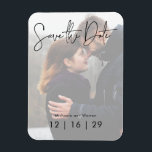 Imán Boda fotográfica mínima Guardar la postal de fecha<br><div class="desc">Este diseño es mínimo,  con la foto de la pareja resaltada con un overlay blanco transparente. Creado por Simply Farmhouse Press.</div>