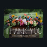 Imán boda fotográfico de tipografía blanca moderna<br><div class="desc">elegante gracias imán boda de fotografía de tipografía blanca moderna</div>