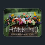 Imán boda fotográfico de tipografía blanca moderna<br><div class="desc">elegante gracias imán boda de fotografía de tipografía blanca moderna</div>