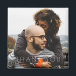Imán Boda fotográfico minimalista Gracias<br><div class="desc">Diga gracias de una manera única y duradera con este Minimalista Boda de fotos Gracias Magnet. Diseñado como un conservador moderno, este imán personalizado presenta un diseño limpio y minimalista que muestra una de tus fotos favoritas junto con un mensaje sencillo y sincero de gratitud. Perfecto para los favores matrimoniales,...</div>