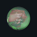 Imán Boda personalizada de Flor Rosebud Rosebud<br><div class="desc">El rosebudo rojo encantador se dobla suavemente en la flor de la luz del sol, ahorrando la invitación de la fecha boda o favoreciendo el imán refrigerador. Rellene su información en la plantilla. Haga más cambios en el texto y el tamaño, estilo y color del tipo de letra haciendo clic...</div>