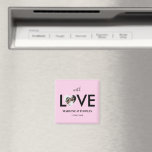 Imán Boda Personalizado de compromiso foto marco de cor<br><div class="desc">El diseño tiene un marco de corazón rosado para bebé en la foto central que se puede personalizar a tu propia imagen dentro del texto LOVE. Reemplace la imagen en el centro con su propia foto.</div>