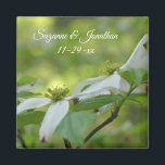 Imán Boda personalizado de flores de dogwood<br><div class="desc">Bonito par de fotos de flores de flores de flores de madera de dogwood silvestre de primavera por Susan boda favorece el imán de la nevera. Rellene su información en la plantilla. Haga más cambios en el texto y el tamaño, estilo y color del tipo de letra haciendo clic en...</div>