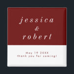 Imán Boda simple Minimalista rojo y blanco<br><div class="desc">Un imán de referencia boda simple y minimalista con un tema rojo y blanco profundo. Perfecto para dar siempre a su boda.</div>