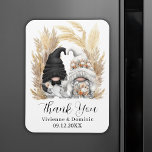 Imán Boho Pampas Grass Gnome Boda Gracias Tarjeta<br><div class="desc">Elegante boda personalizada gracias a los favores imanes para sus invitados,  con una pareja de novios y novios y un ilustracion boho pampas con arco de césped. Edite la plantilla de la tarjeta con una fecha y los nombres de los recién casados.</div>