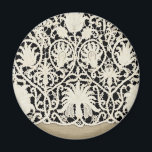Imán Bonito clásico blanco de línea de encaje antiguo b<br><div class="desc">Boda antiguo - Blanco Lace y Boda Linen Un hermoso tema de bodas vintage se trata de encajes y lino blancos antiguos. Perfecto para el novio y la novia vintage que algo un poco especial para su tema boda. El diseño se basa en imágenes antiguas de tela de lino suave...</div>