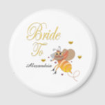 Imán Brida A Bee Bridal Personaliza Magnet<br><div class="desc">Bride To Bee Bridal Personalize Magnet tiene una hermosa y divertida novia Honey Bee. Es divertido para la Novia tener y regalar como regalo durante la ducha de novia. Personalízalo con su nombre.</div>