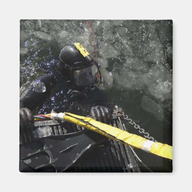 Imán Buceador de la Marina de Estados Unidos se prepara (Frente)