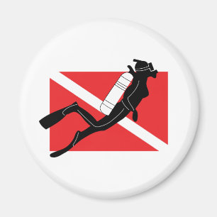 Imán Buceador SCUBA con bandera abajo con buzo femenino