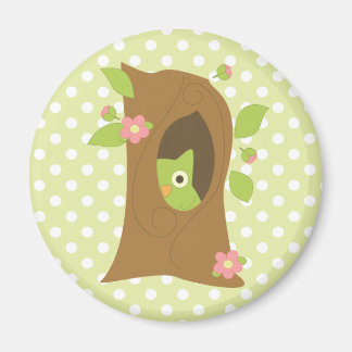 Imán Búho en un árbol