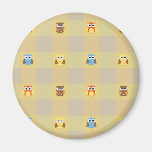 Imán Búhos Pequeños y Lindos sobre Fondo de Beige y Ama