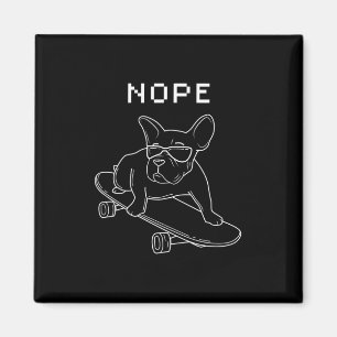 Imán Bulldog Nope montando un Skateboard Guay Frenchie