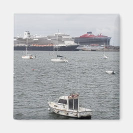 Imán Buques De Cruceros En Puerto De Bilbao, España | F