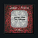Imán Burgundy Daisies Wedding Photo Personalized<br><div class="desc">Elegant textured effect burgundy daisies floral design frame save the date wedding announcement favor refrigerator magnet. Ready for your special photo. Fill in your information in the template. Make more changes to text and font size, style, and color by clicking on Customize. Add your photo by clicking on Change and...</div>