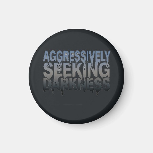 Imán Buscando Agresivamente la Oscuridad – Diseño de Te (Frente)