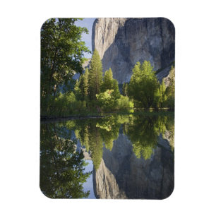 Imán CA, Yosemite NP, El Capitan reflejado en Merced