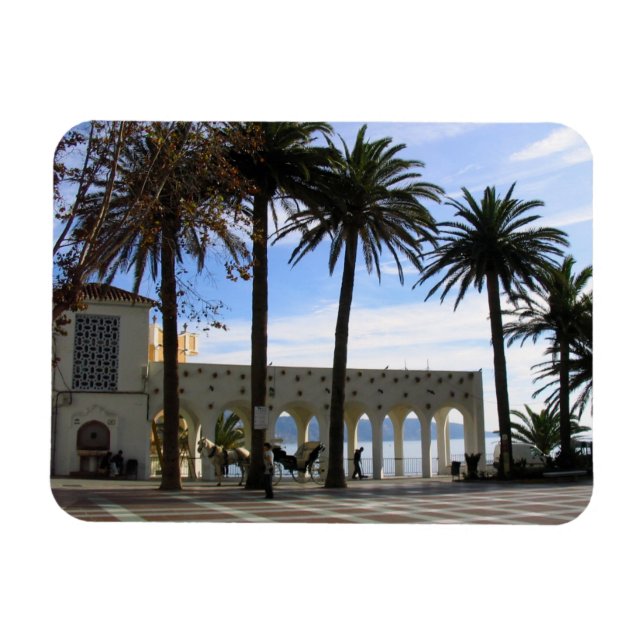 Imán Caballo Y Transporte En El Paseo De Nerja, España (Horizontal)