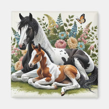 Caballos descansando entre flores y vegetación vib