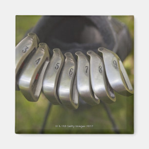 Imán Cabezas de club de golf en un bolso. Tres a nueve