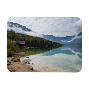 Imán Cabina junto al lago Bohinj en Eslovenia