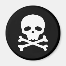 Calavera de pirata blanca sobre fondo negro