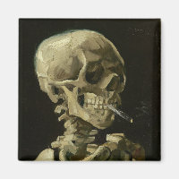 Calavera de un esqueleto con cigarrillo en llamas