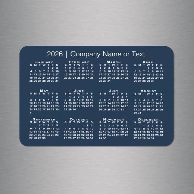 Imán Calendario 2026 azul marino y blanco con texto Per (Navy Blue and White 2026 Calendar with Custom Text Magnet in situ)
