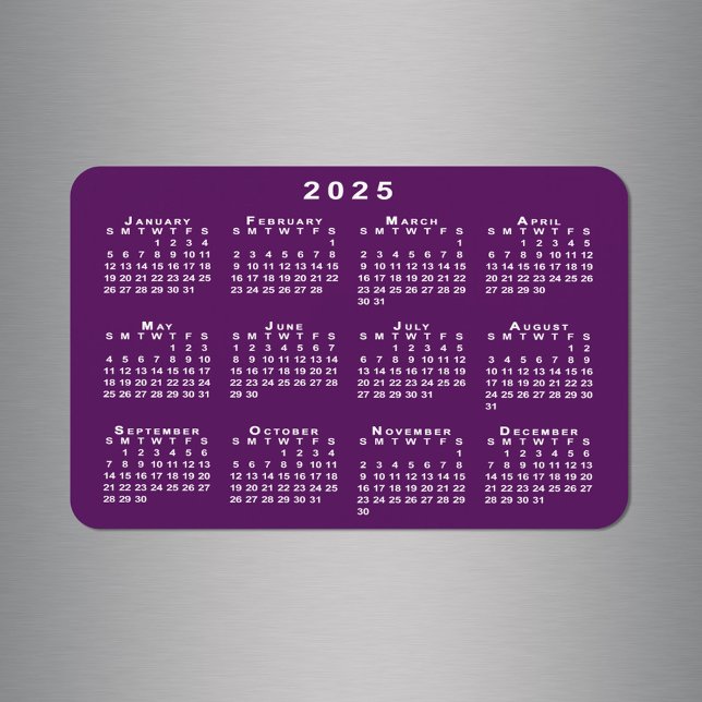 Imán Calendario blanco 2025 sobre plantilla de fondo mo (White 2025 Calendar on Purple Background Template Magnet, in situ)