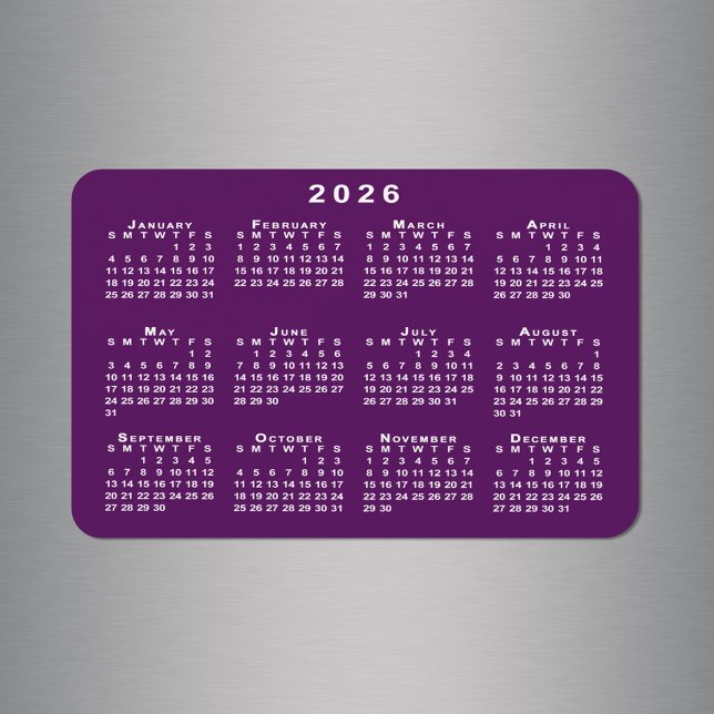 Imán Calendario blanco 2026 sobre plantilla de fondo mo (White 2026 Calendar on Purple Background Template Magnet in situ)