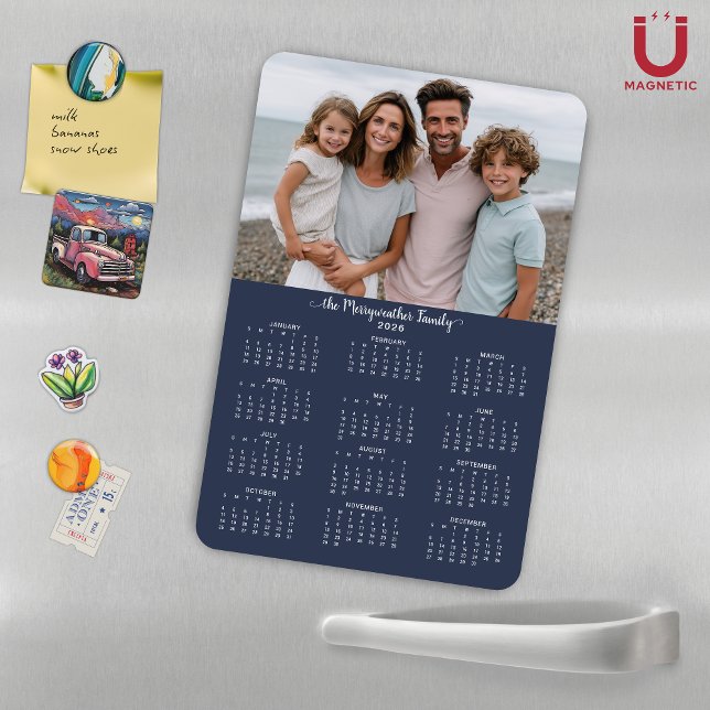 Imán Calendario de fotos familiares personalizadas de l (2026 Navy Blue Personalized Family Photo Calendar Magnet)