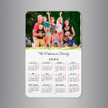 Imán Calendario de nombre de foto de personalizable 202<br><div class="desc">Personalice un imán del calendario 2025 con las personas que ama. Reemplace la foto de ejemplo y el nombre por el suyo propio en la barra lateral. El texto del personalizado está escrito a mano en negro. Debajo hay un pequeño calendario con días de semana negros y fechas rojas de...</div>