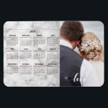 Imán Calendario de plantillas de fotos de Boda de mármo<br><div class="desc">Este diseño fue creado a través del arte digital y puede ser personalizado en el área que proporciona cambiando la foto y/o el texto. O puede personalizarse eligiendo la opción de hacer clic en el personalizar y borrar o cambiar el color del fondo, agregar texto, cambiar el color o estilo...</div>