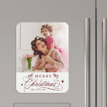 Imán Caligrafía roja romántica Fotos navideñas<br><div class="desc">Romántico y elegante imán de cocina de vacaciones. Para una personalización más avanzada de este diseño,  haga clic en el enlace Personalizar Más adelante para cambiar el tipo de letra,  tamaño,  color,  etc.</div>